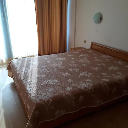 Отель Тракия Приватные Апартаменты Apartment Sunny Beach